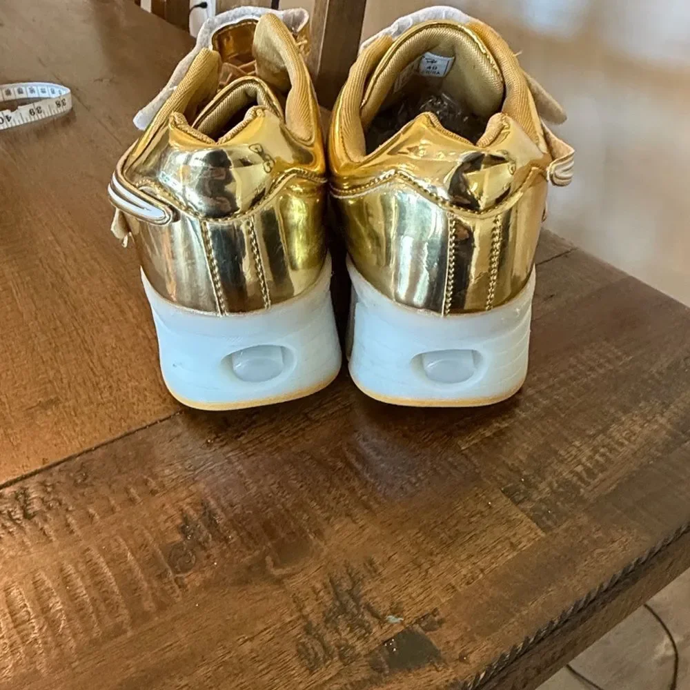 Metallic Gold Platform Roller Sneakers light up - Picture 4 of 10